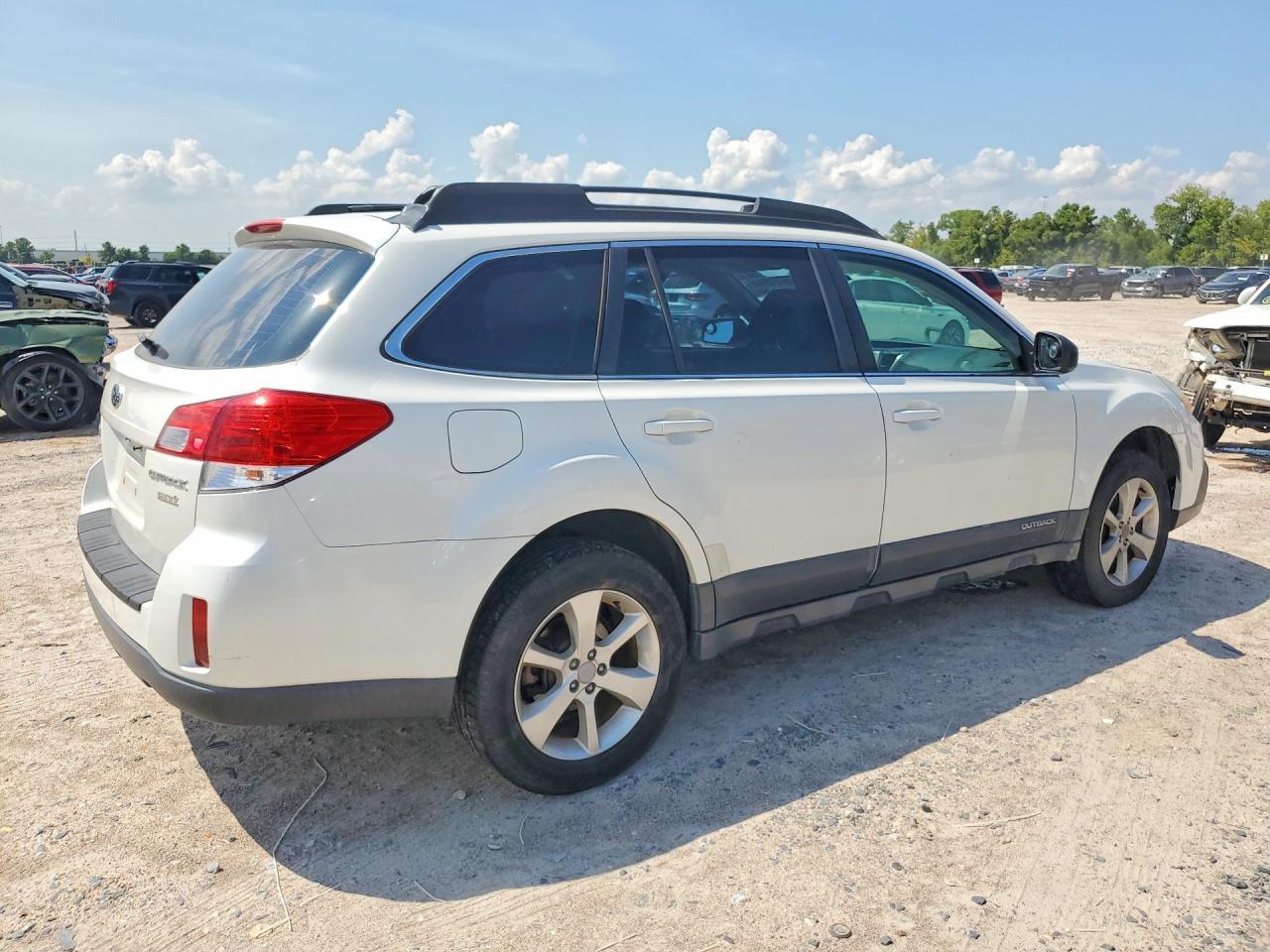 2014 Subaru Outback 2.5I - Фото 3
