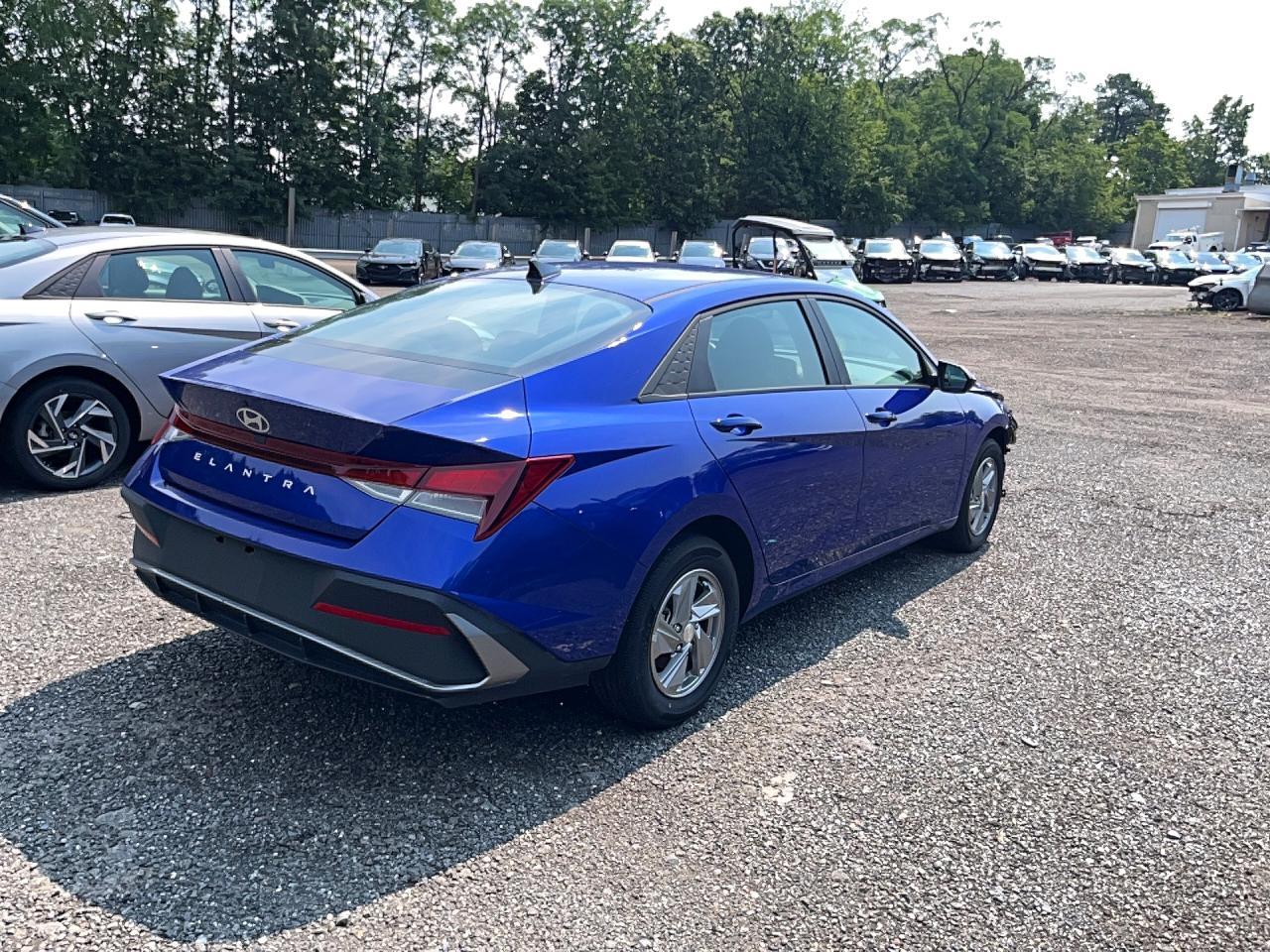 2024 Hyundai Elantra Se - Image 4