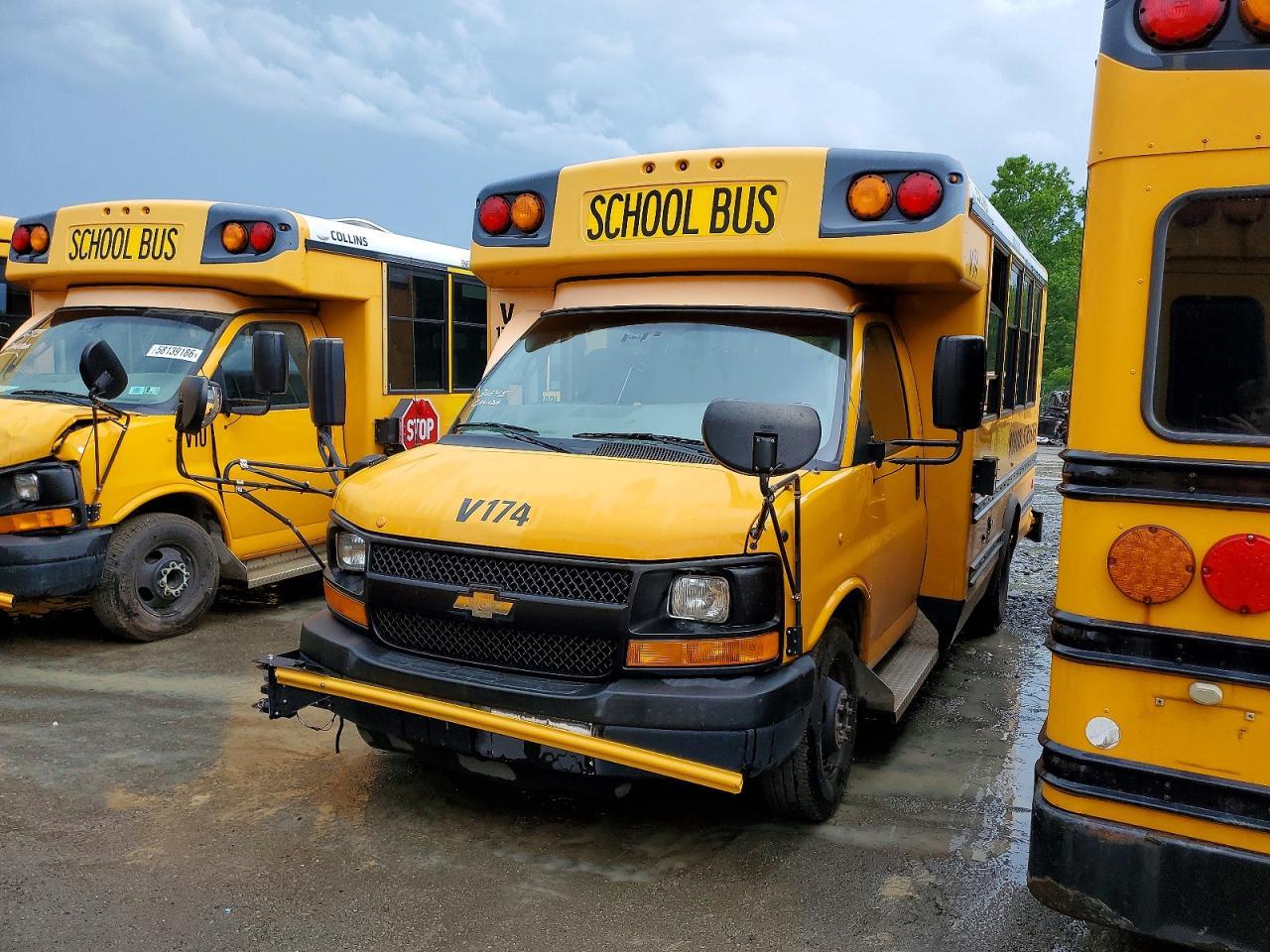 2016 Chevrolet Express School Bus - Фото 2