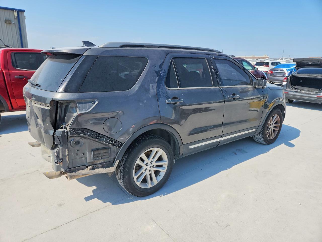 2017 Ford Explorer Xlt - Image 3