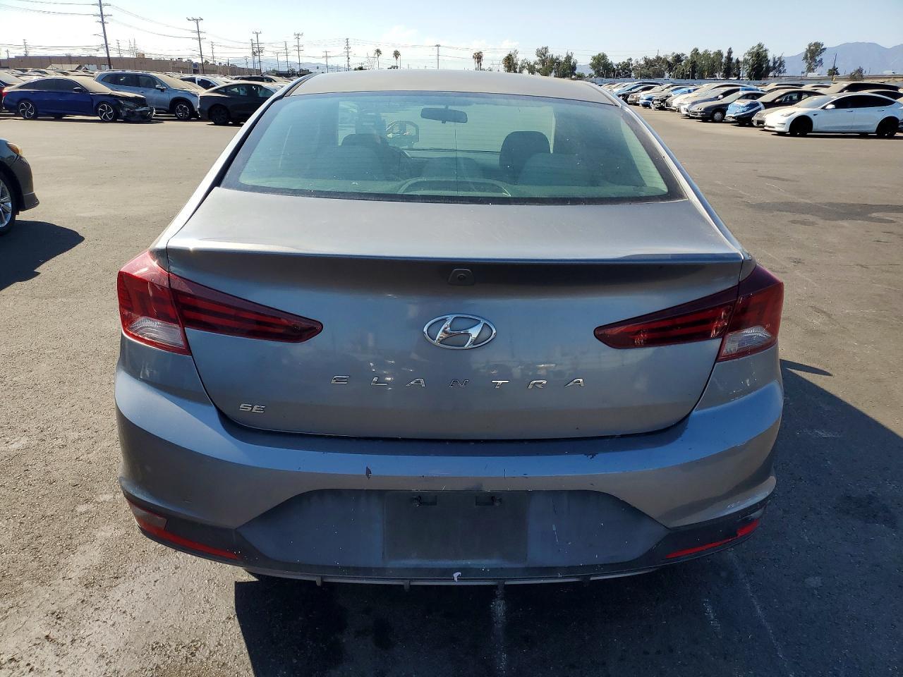 2019 Hyundai Elantra Se - Image 6