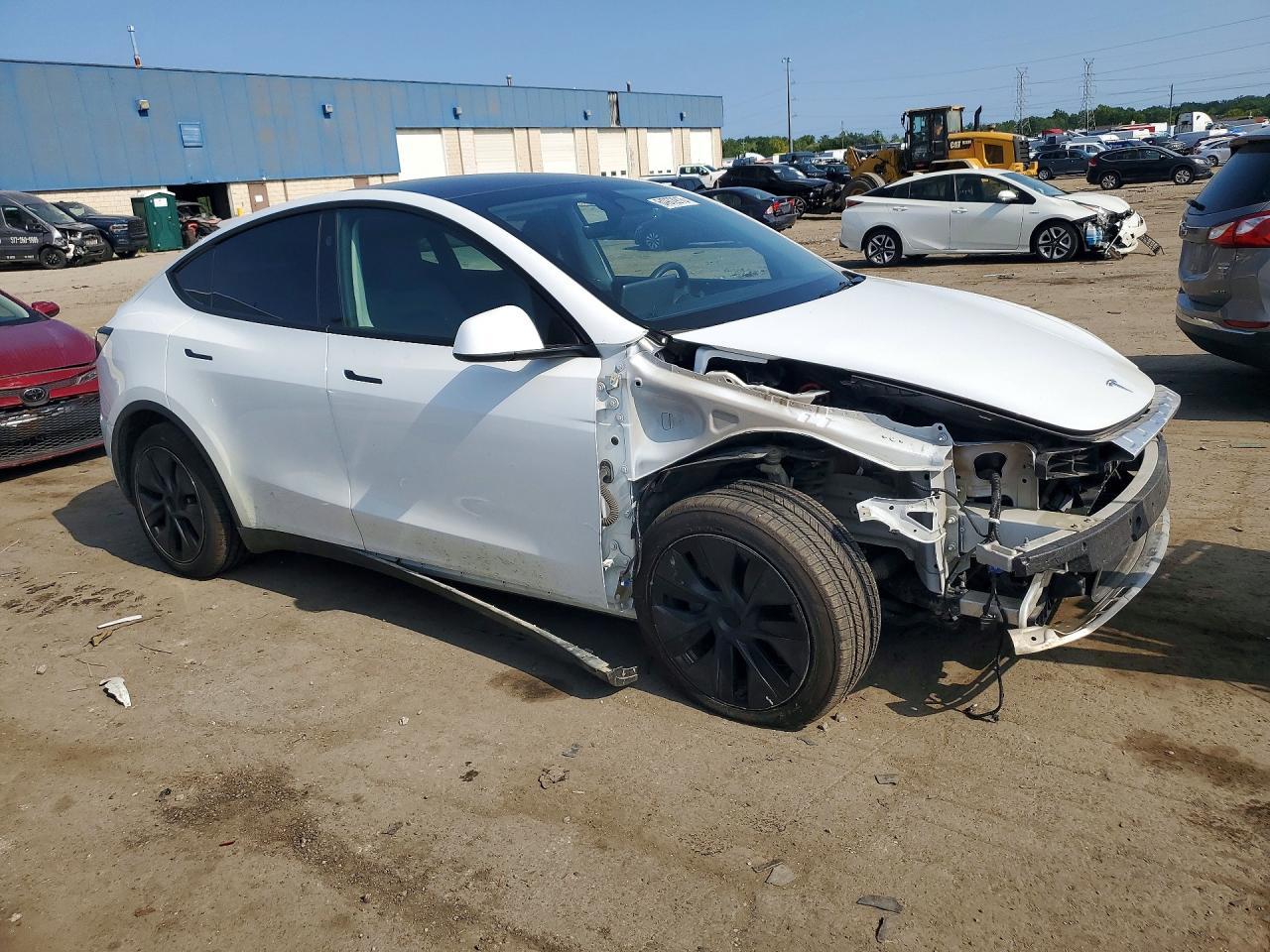 2024 Tesla Model Y - Фото 4