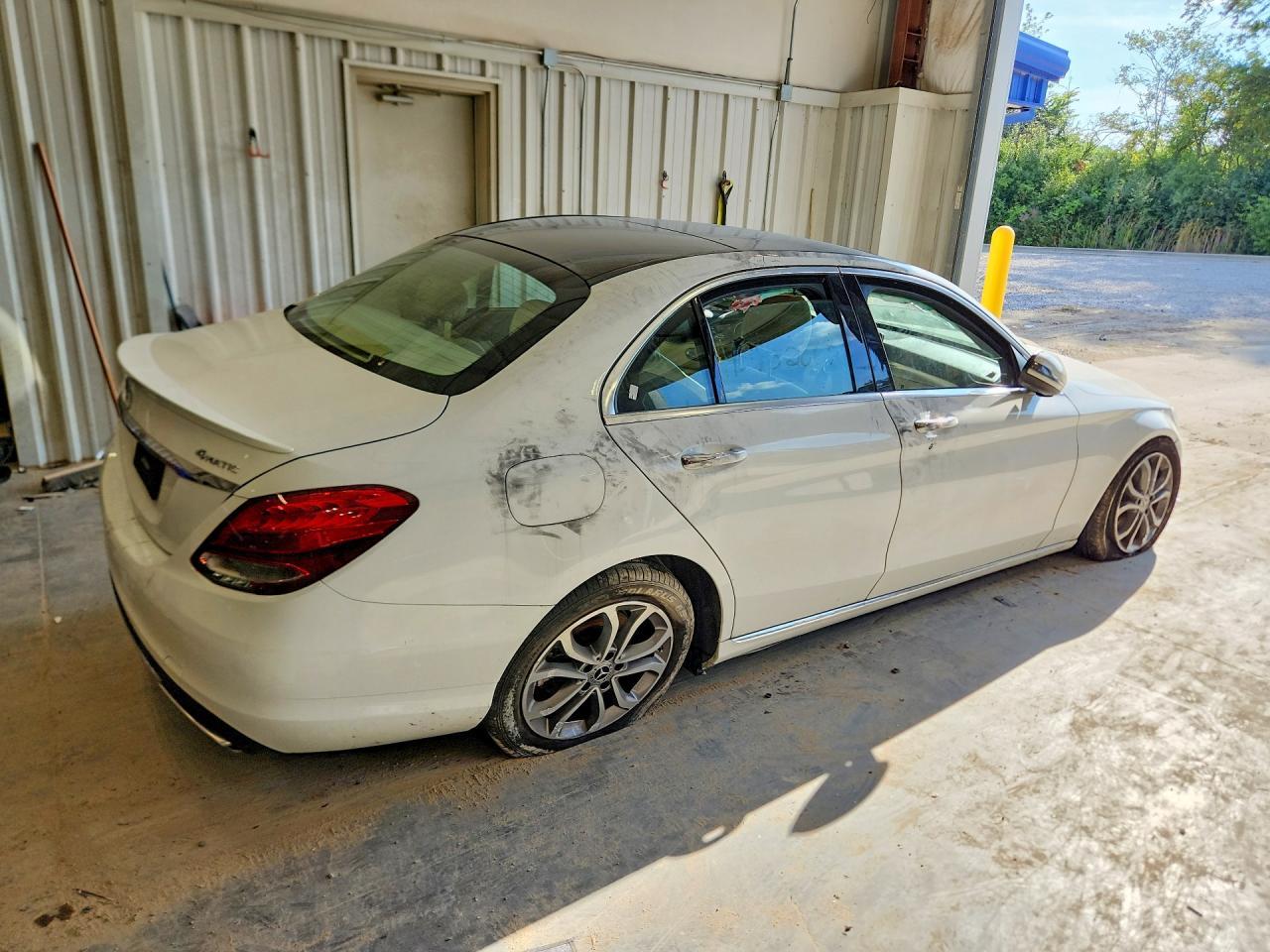 2016 Mercedes-Benz C 300 4Matic - Фото 3