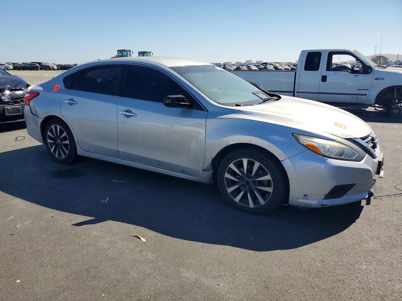 2017 Nissan Altima 2.5 Sv - Image 4