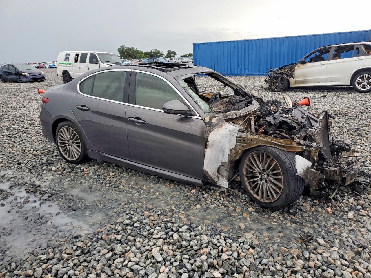 2018 Alfa Romeo Giulia Ti - Image 4