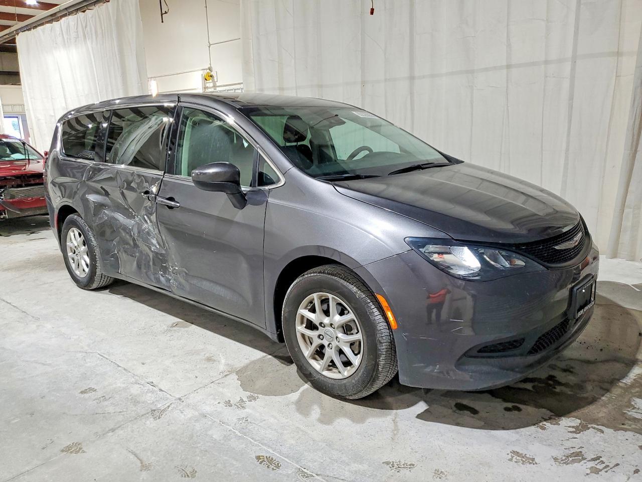 2023 Chrysler Voyager Lx - Image 4