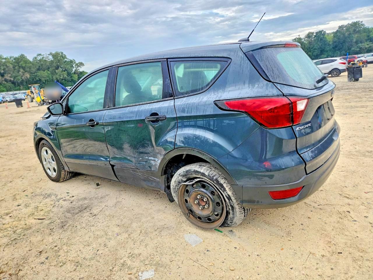 2019 Ford Escape S - Фото 2