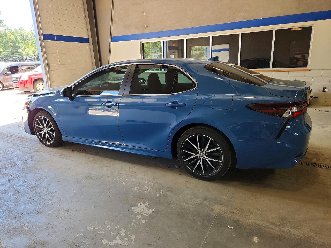 2023 Toyota Camry Se - Фото 2