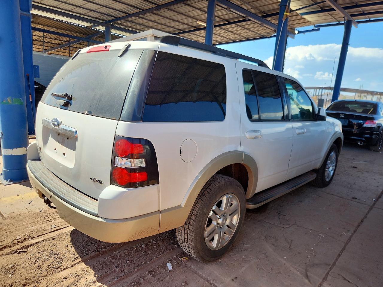 2010 Ford Explorer Eddie Bauer - Image 3