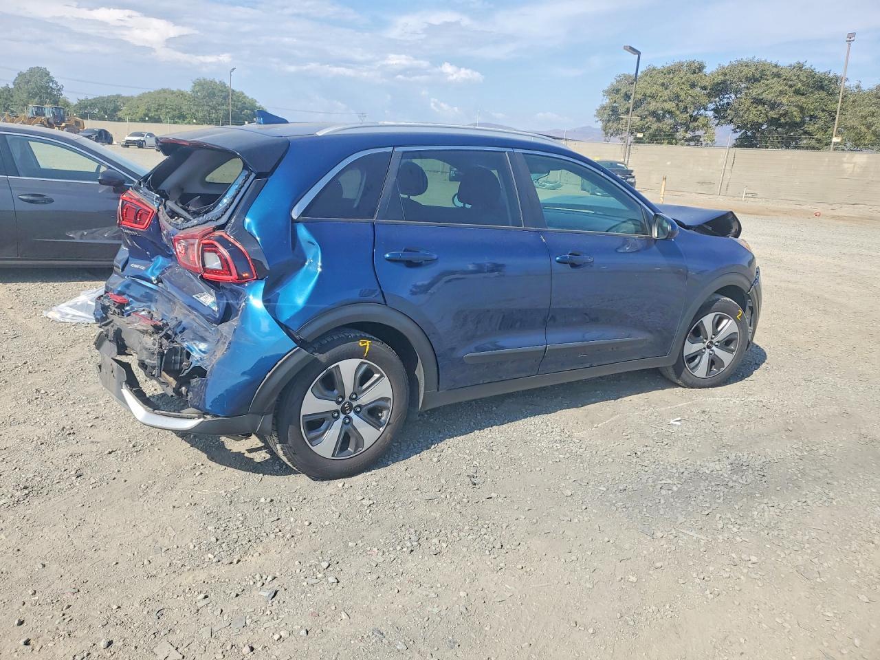 2018 Kia Niro Lx - Image 3