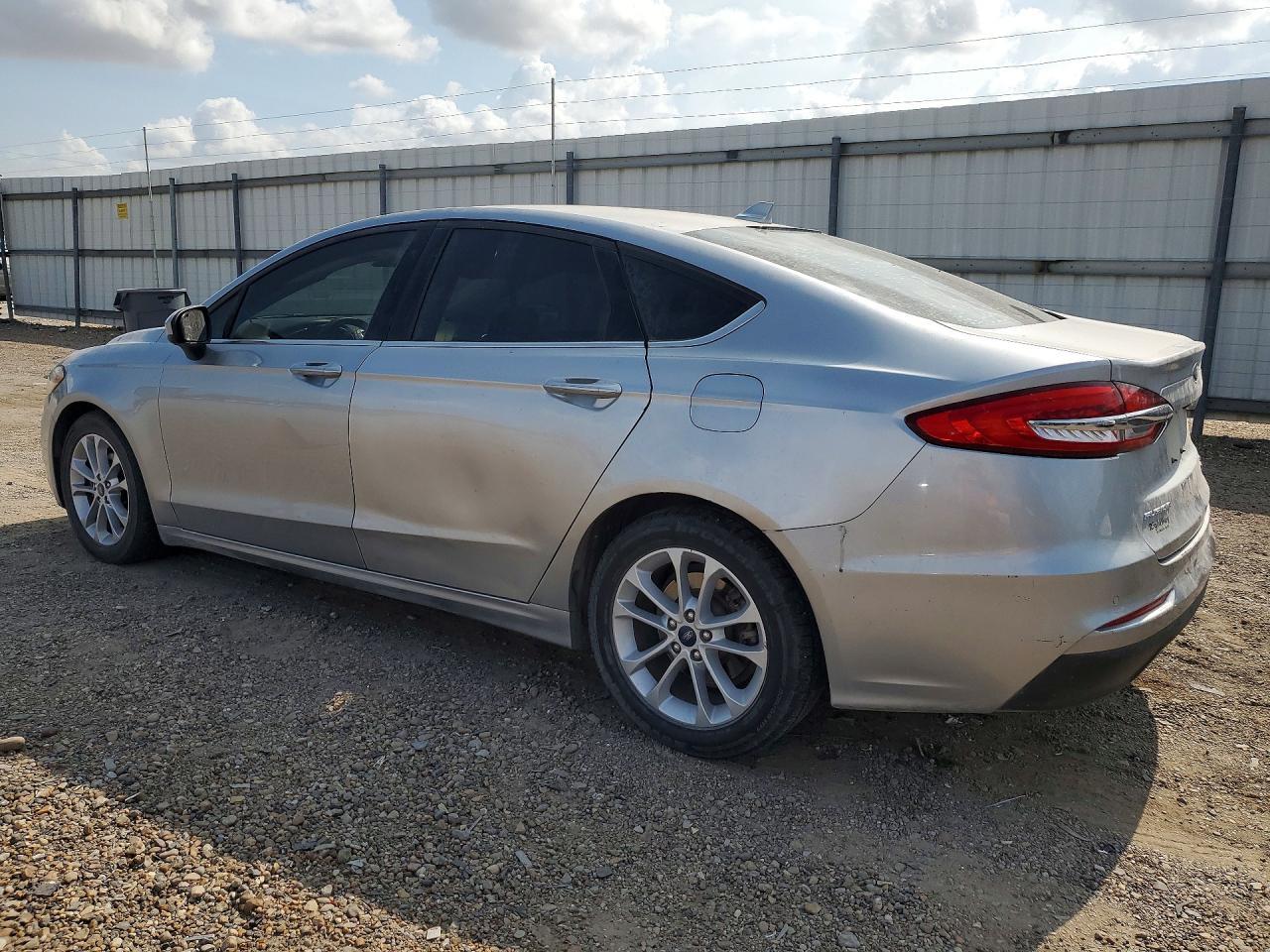 2020 Ford Fusion Se - Фото 2