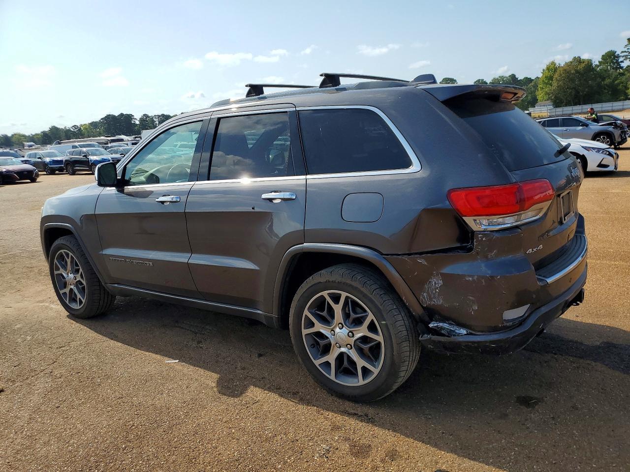 2020 Jeep Grand Cherokee Overland - Image 2