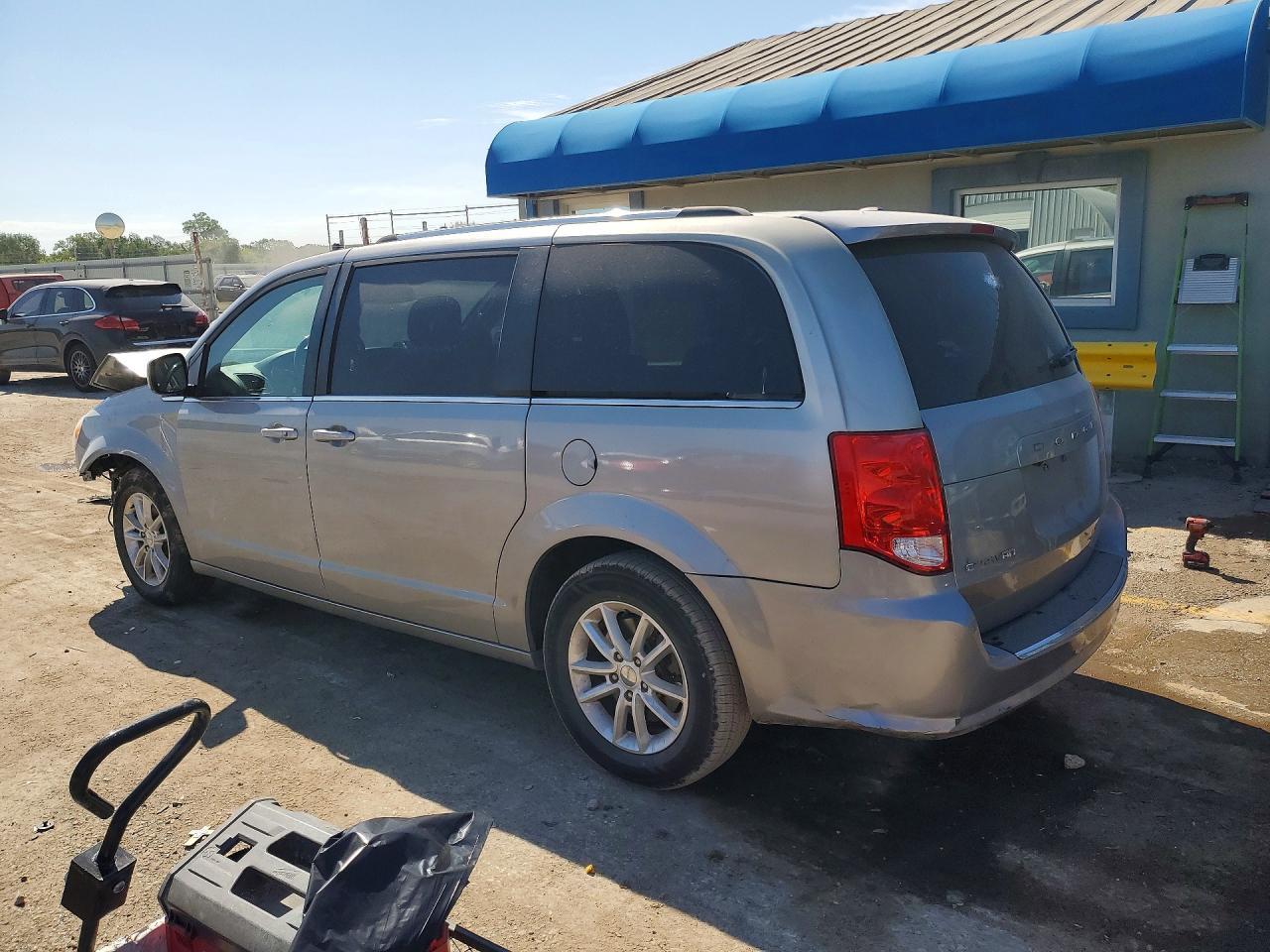 2018 Dodge Grand Caravan Sxt - Image 2