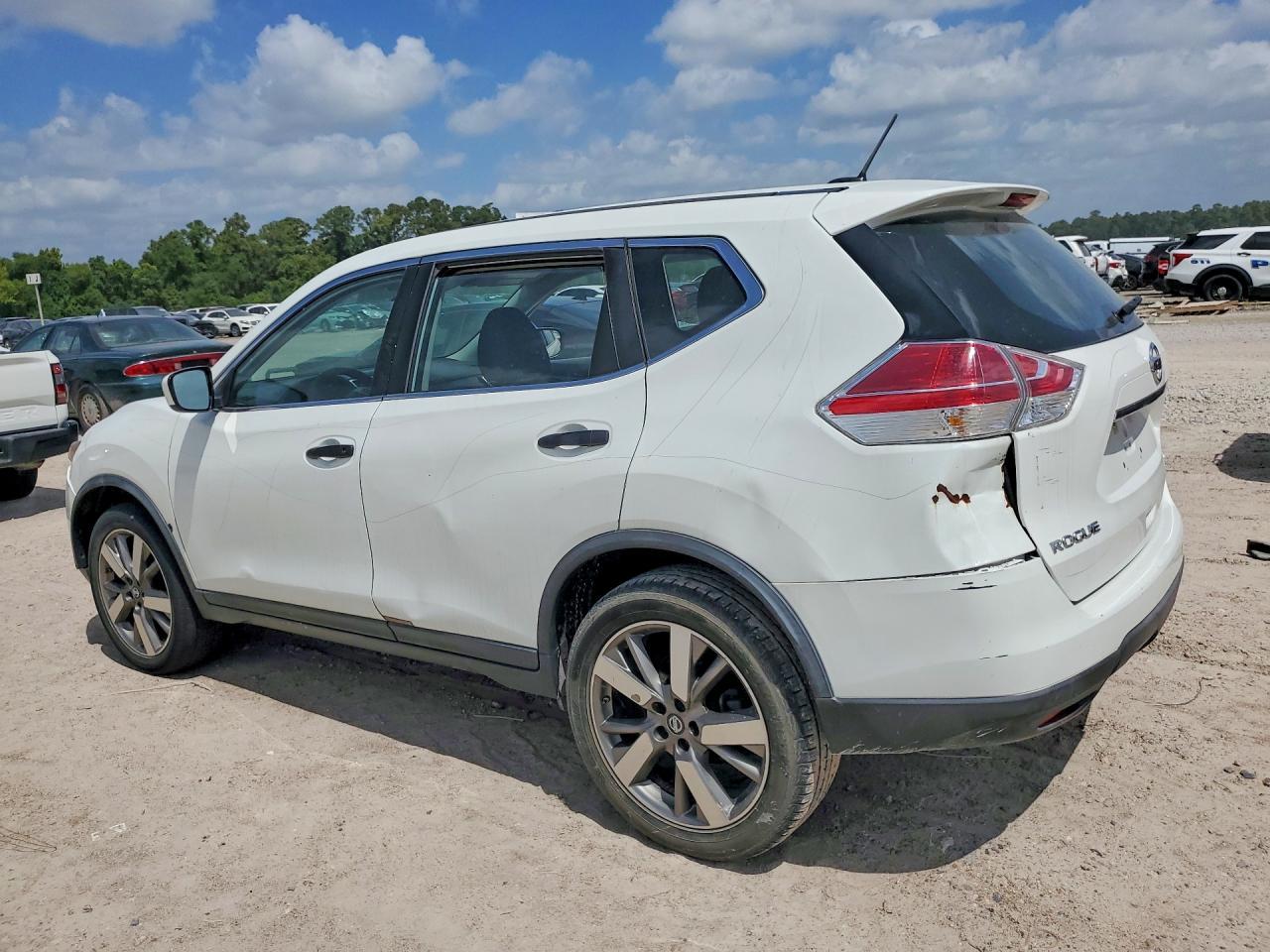 2016 Nissan Rogue S - Фото 2