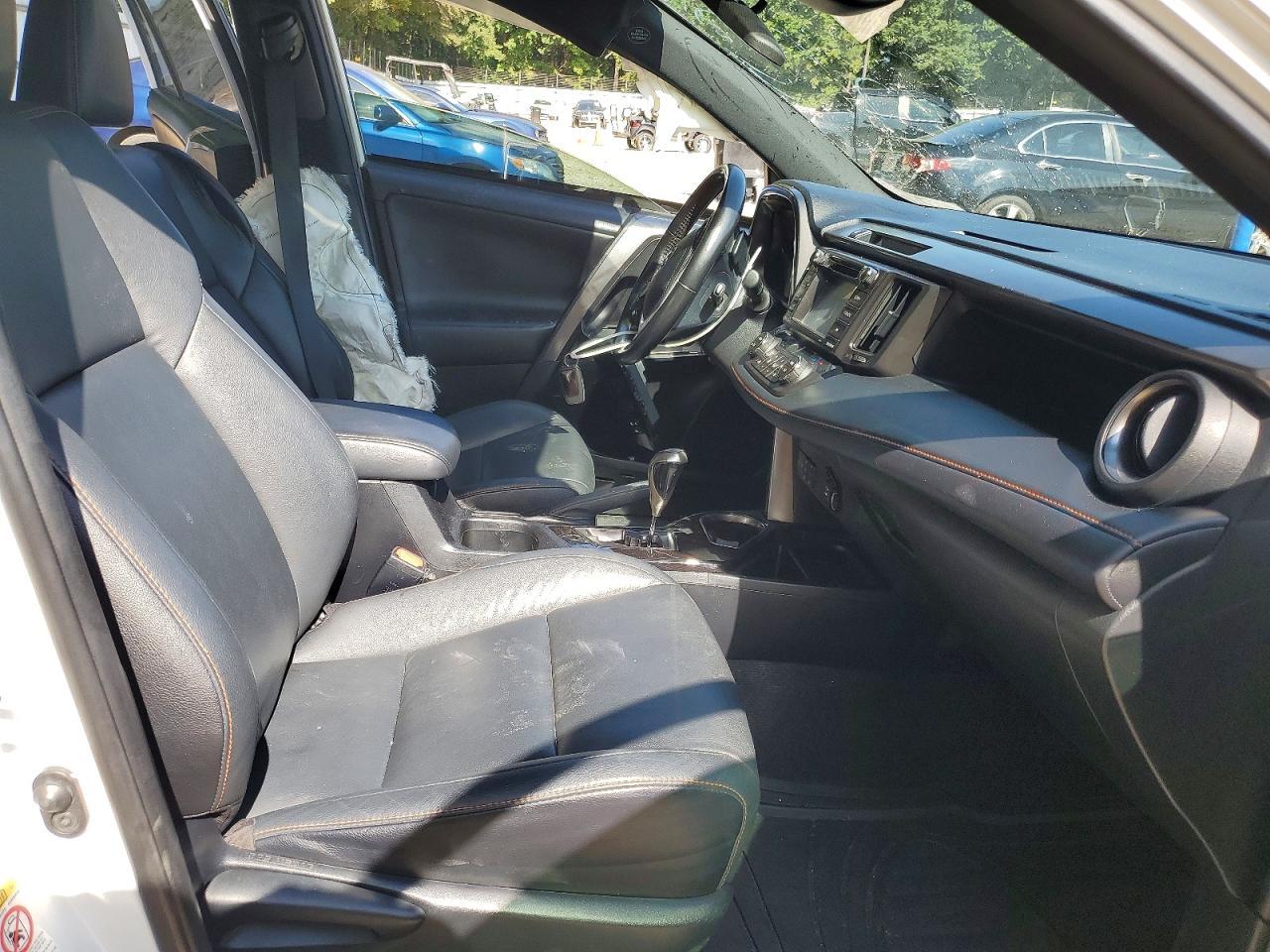 2017 Toyota Rav4 Se - Фото 7