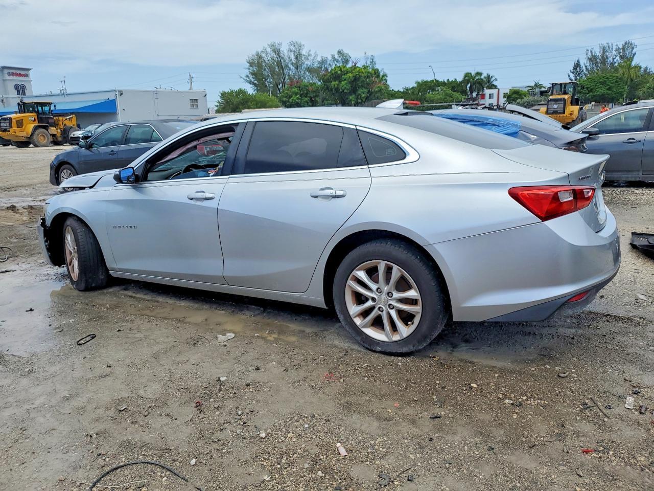 2017 Chevrolet Malibu Lt - Image 2