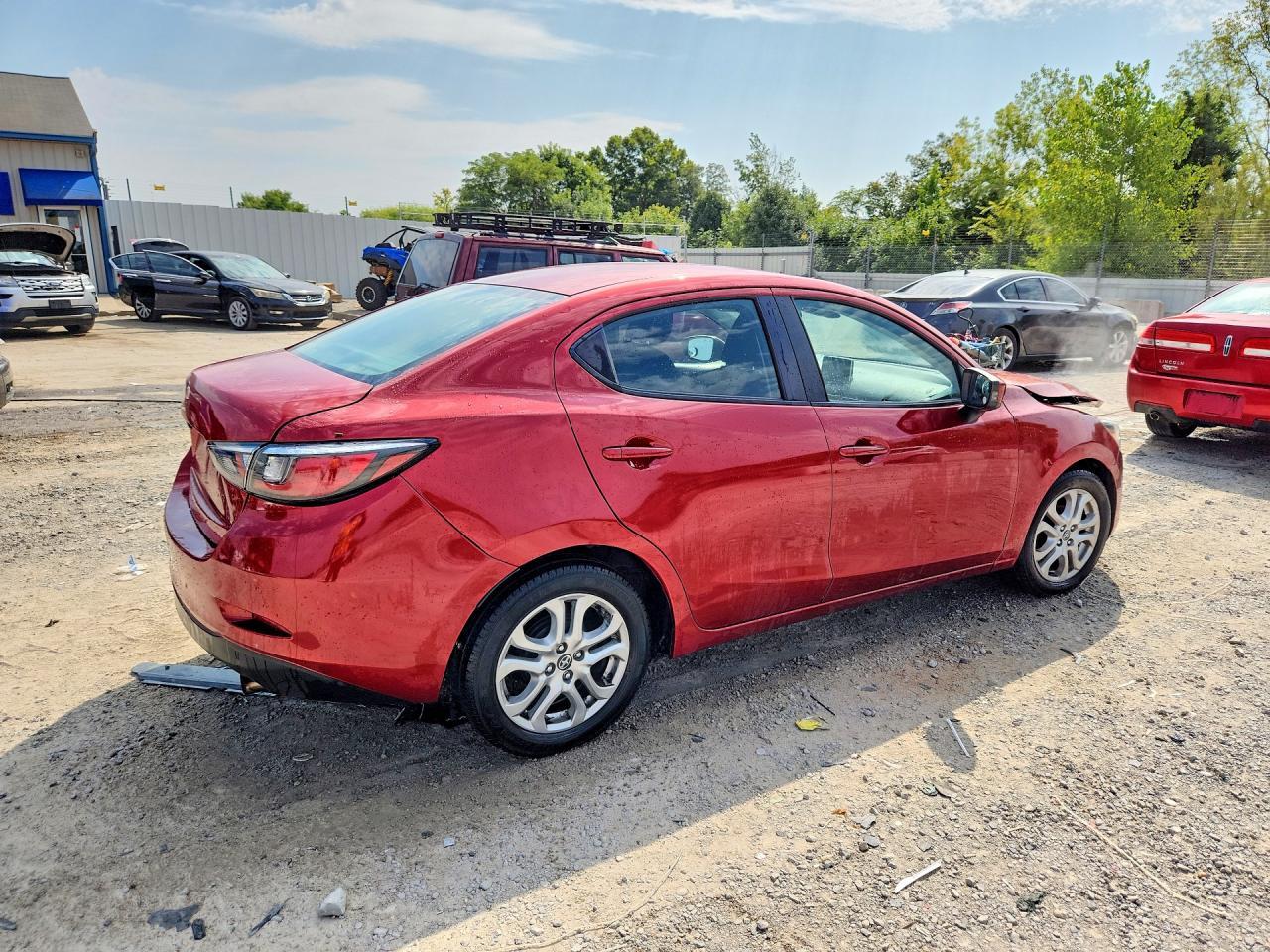 2017 Toyota Yaris Ia Base - Фото 3