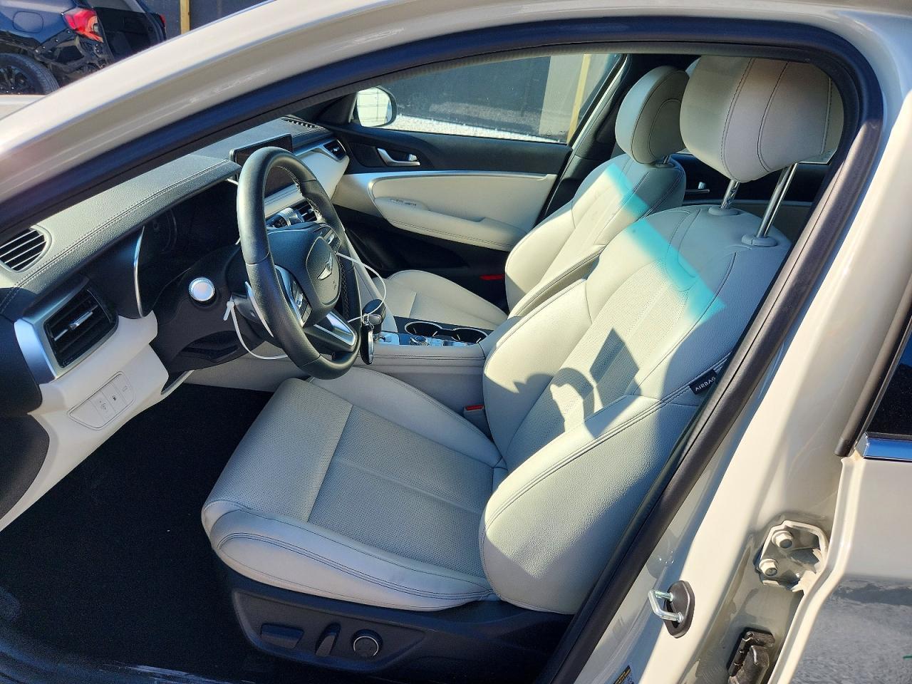 2025 Genesis G70 2.5T Standard - Фото 7