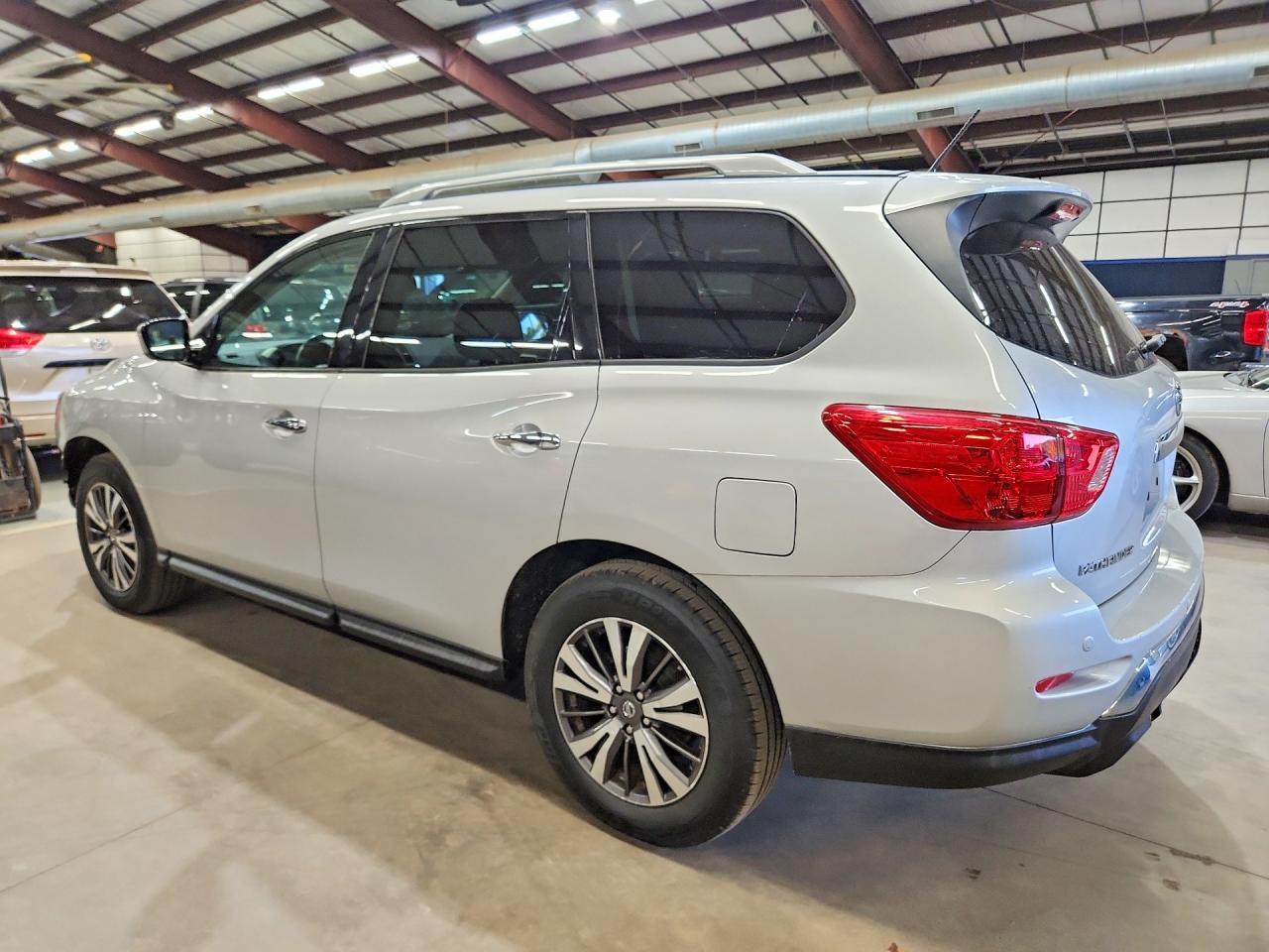 2017 Nissan Pathfinder Sv - Фото 2