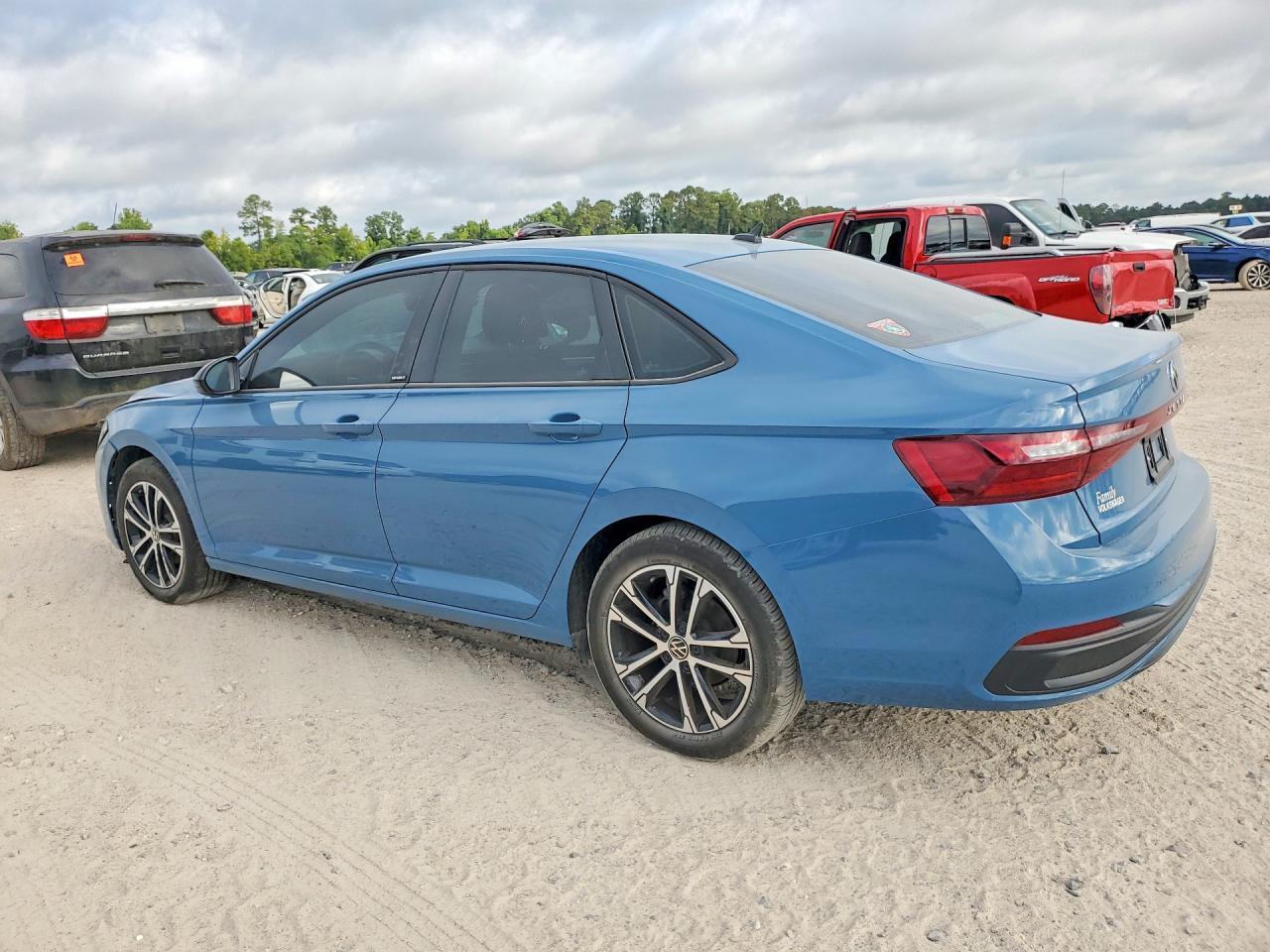 2025 Volkswagen Jetta Sport - Image 2