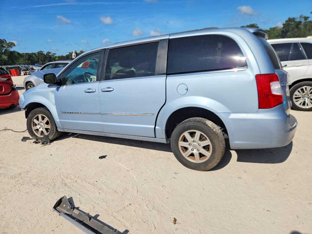 2012 Chrysler Town & Country Touring - Image 2