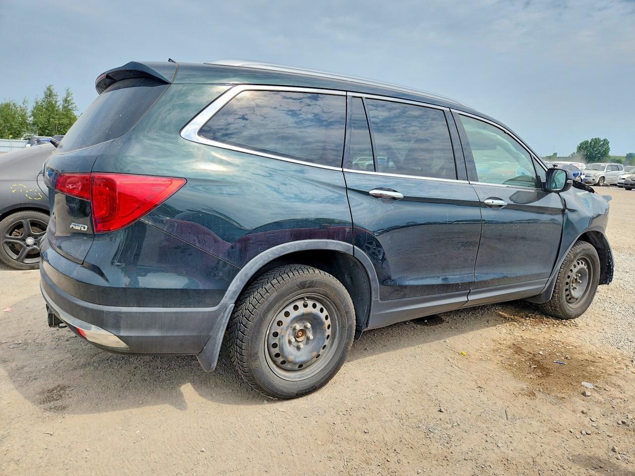 2017 Honda Pilot Touring - Image 3