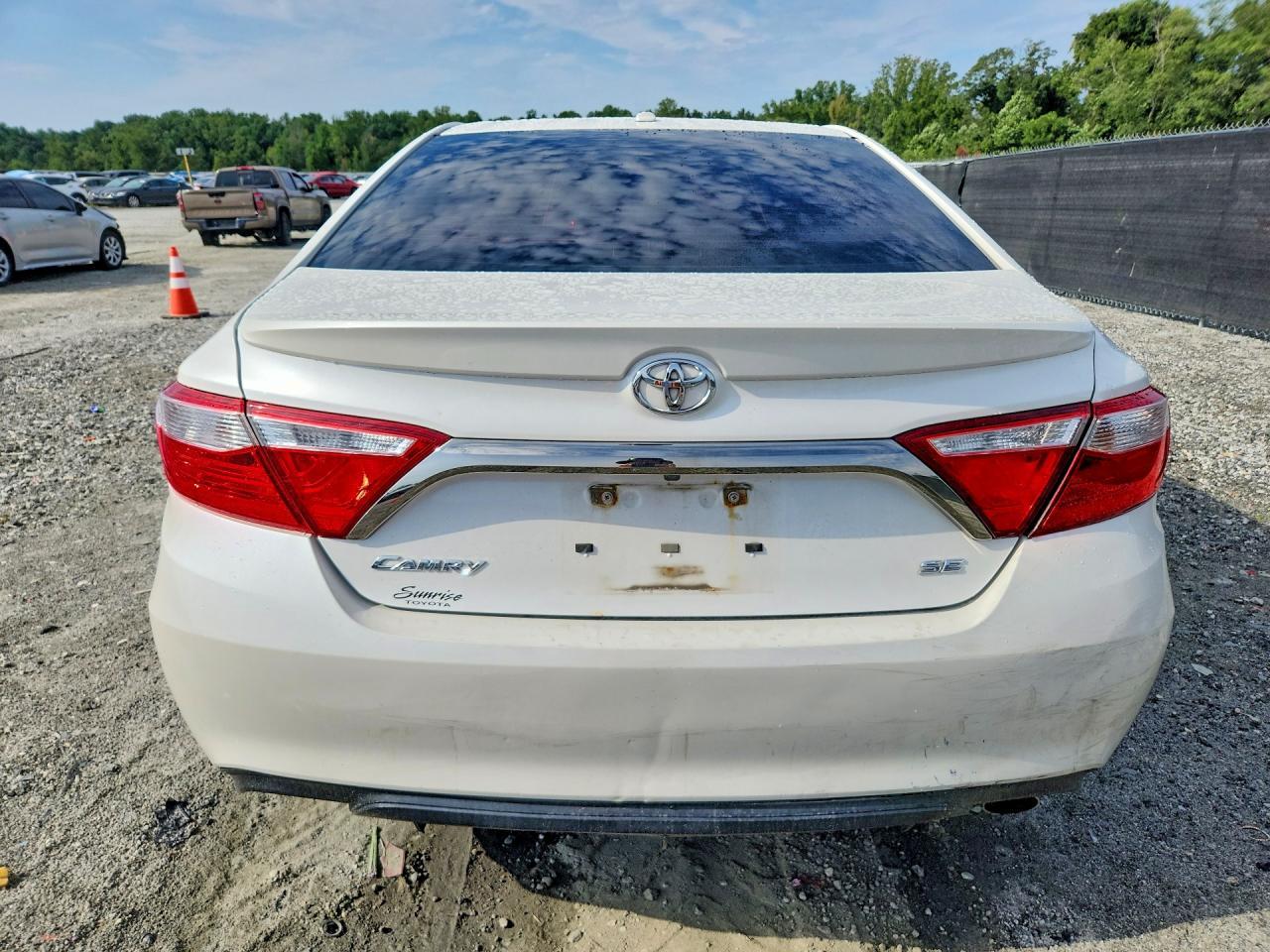 2016 Toyota Camry Hybrid Se - Image 6