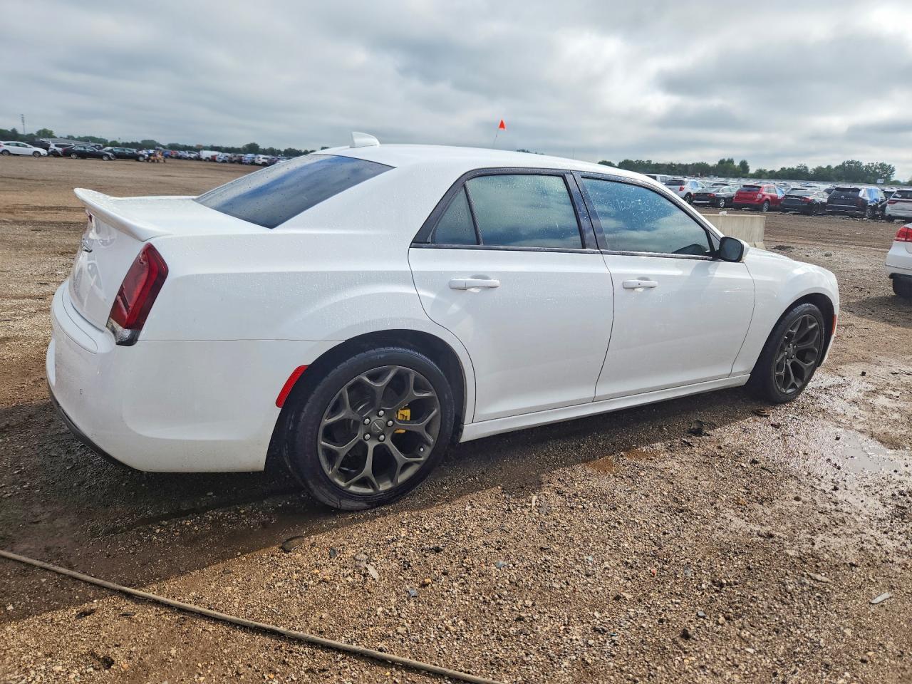 2018 Chrysler 300 S - Фото 3