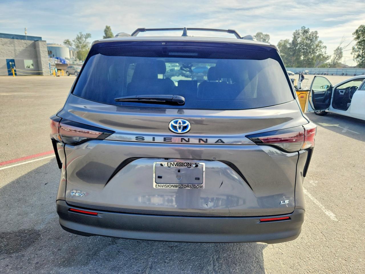 2025 Toyota Sienna Le - Image 6