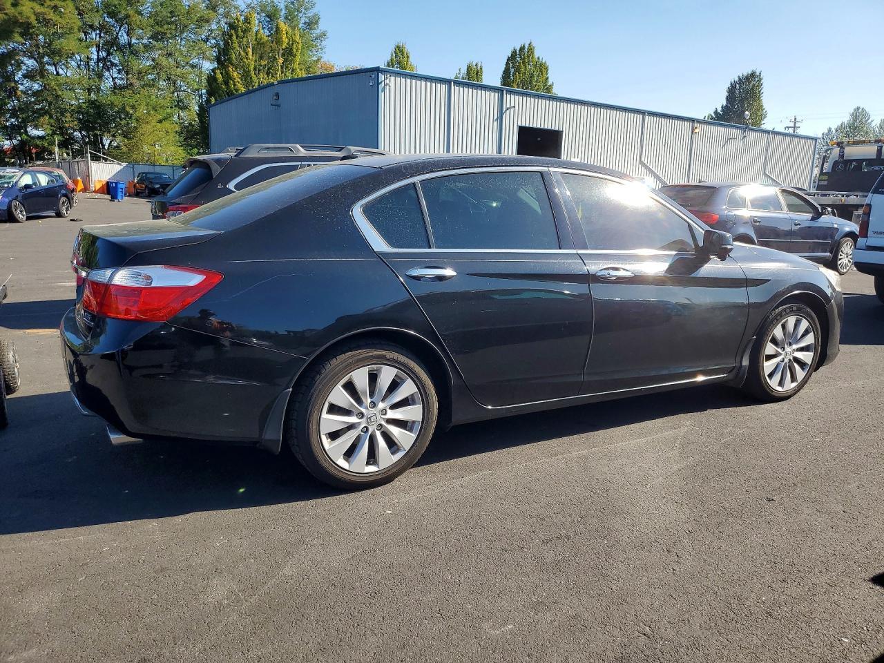 2015 Honda Accord Touring - Image 3