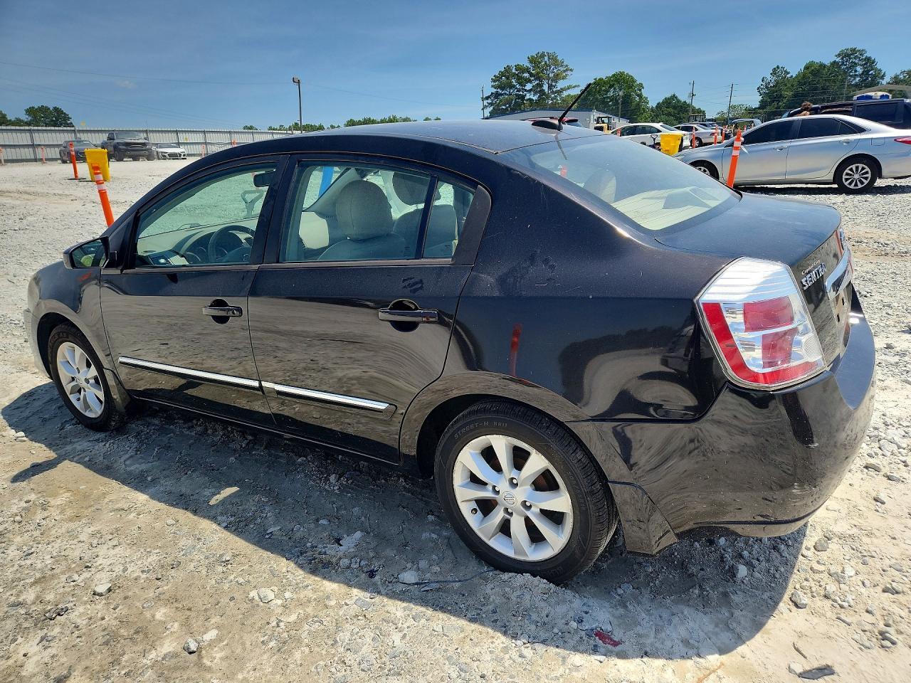 2010 Nissan Sentra 2.0 - Фото 2