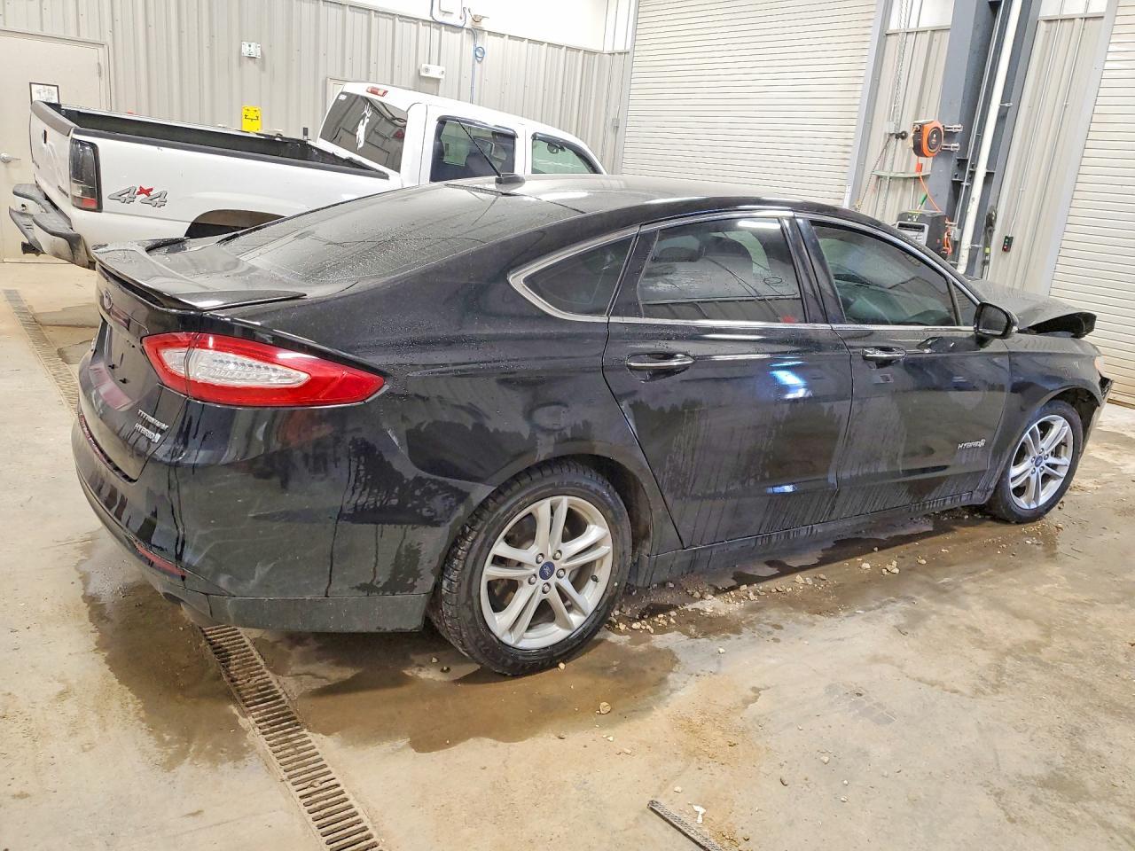 2016 Ford Fusion Titanium Hev - Image 3