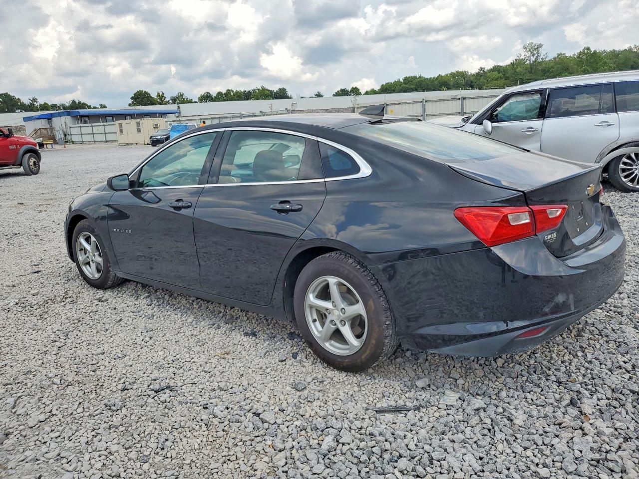2017 Chevrolet Malibu Ls - Фото 2