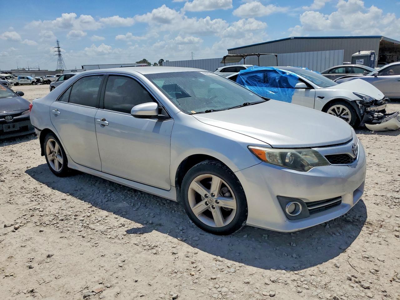 2014 Toyota Camry Se - Фото 4