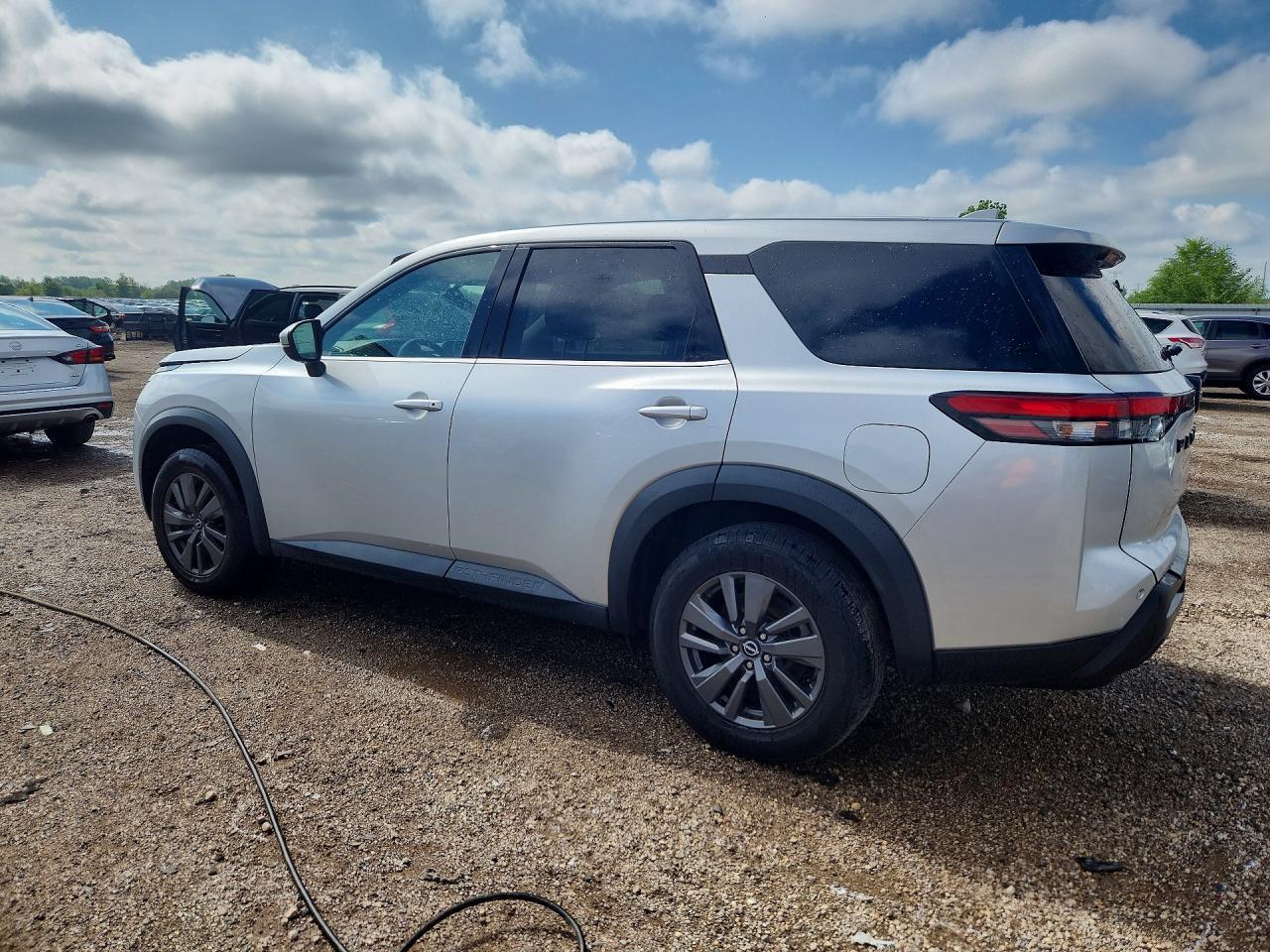 2022 Nissan Pathfinder S - Фото 2