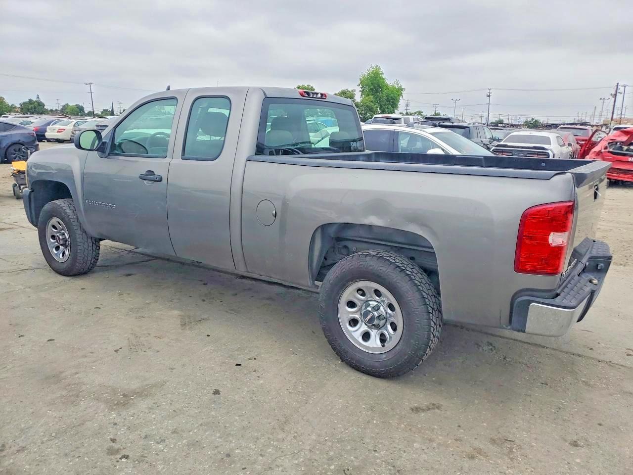 2008 Chevrolet Silverado C1500 - Фото 2