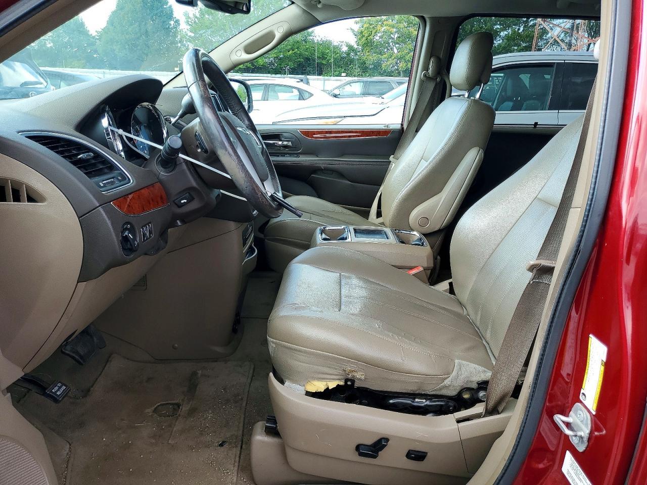 2014 Chrysler Town & Country Touring L - Фото 7