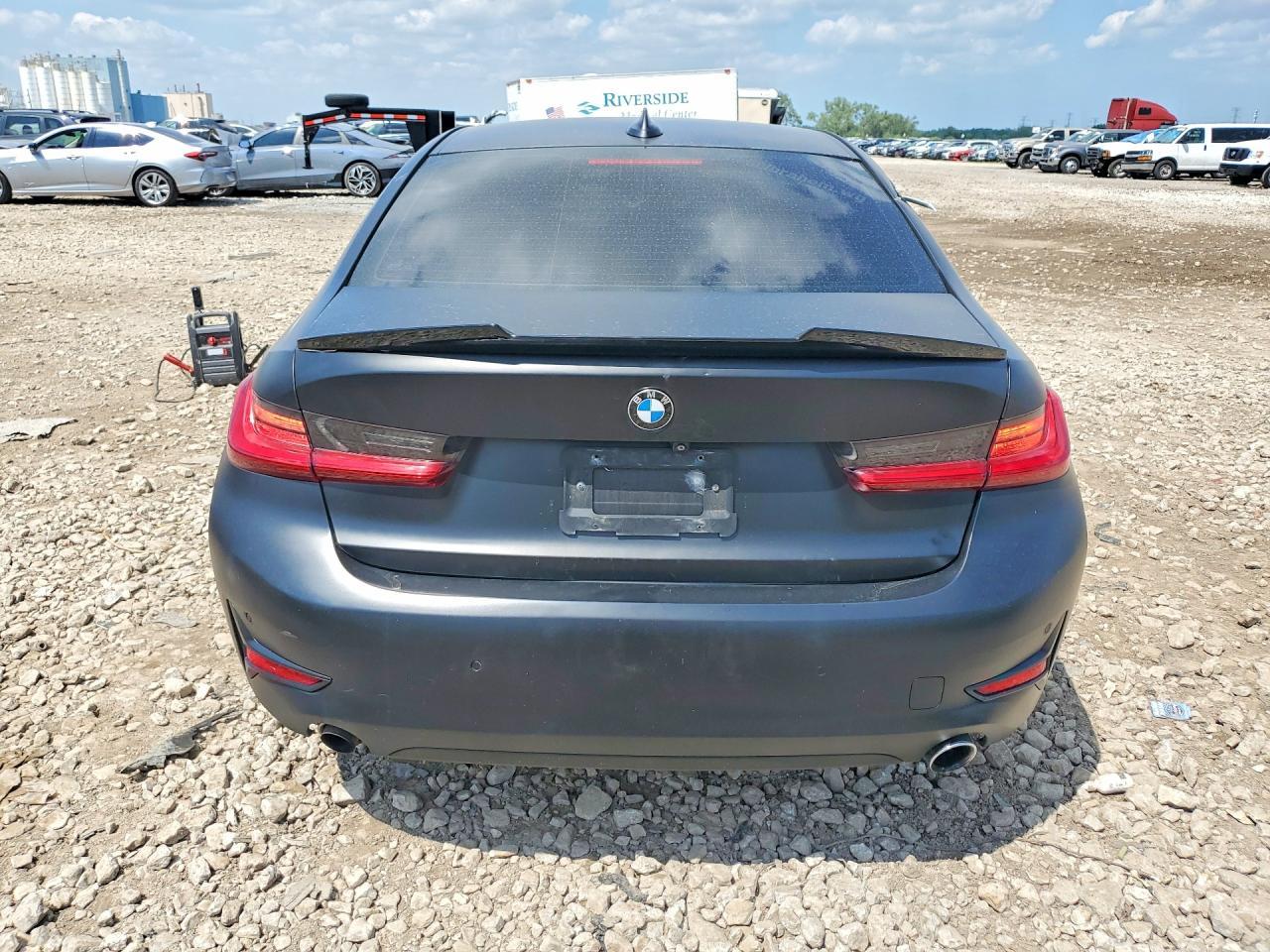 2019 BMW 330Xi - Фото 6