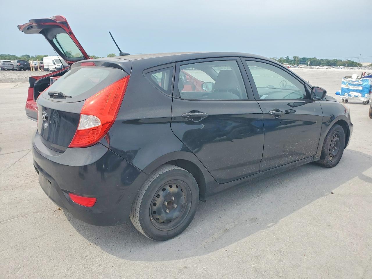 2013 Hyundai Accent - Фото 3