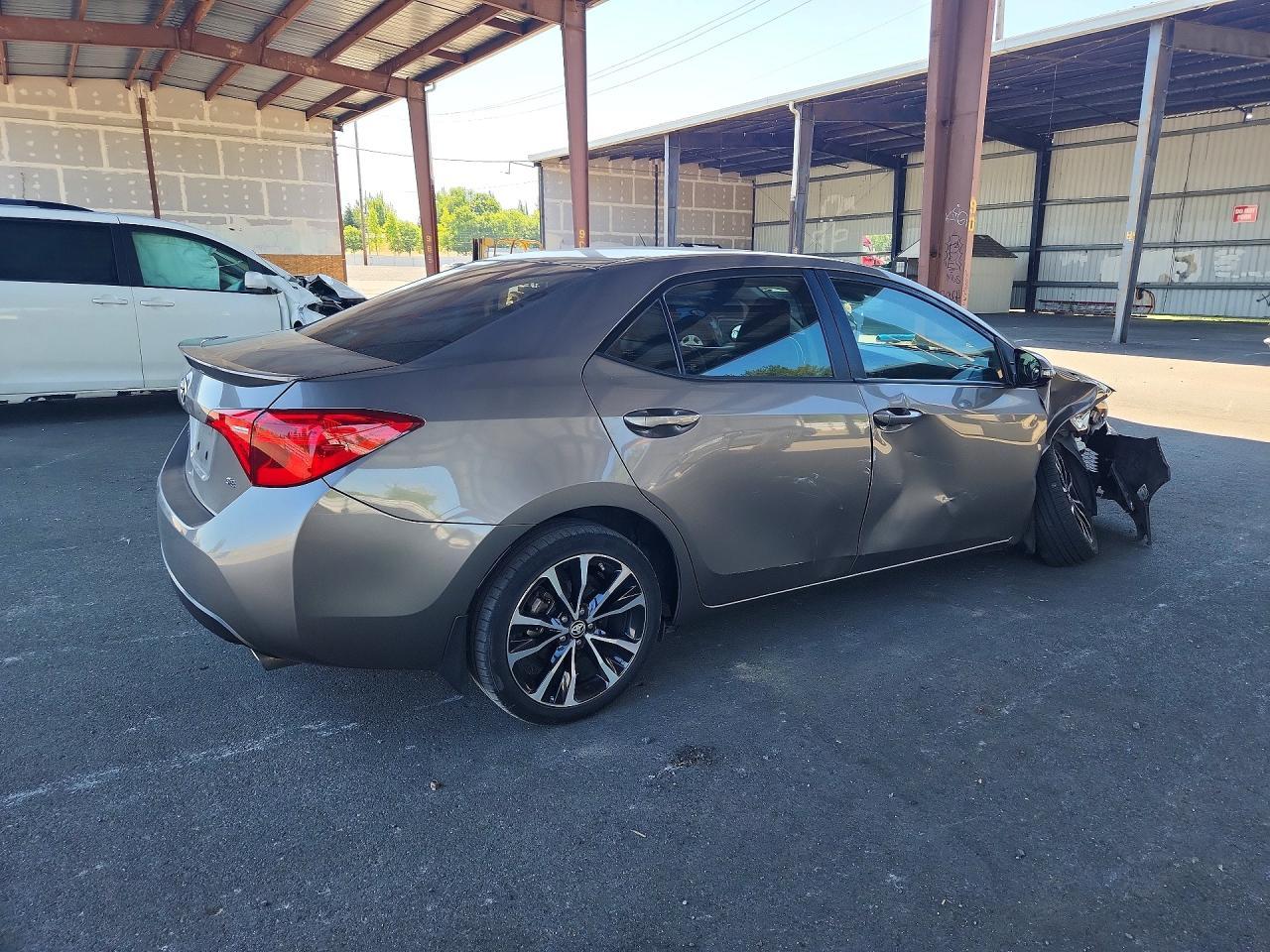2017 Toyota Corolla Se - Фото 3