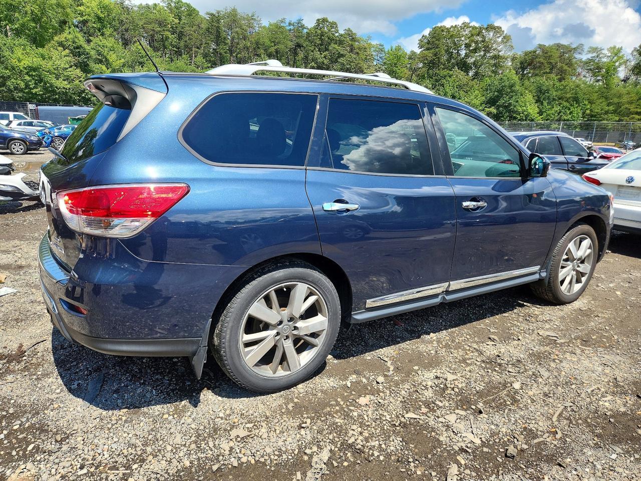 2015 Nissan Pathfinder S - Фото 3