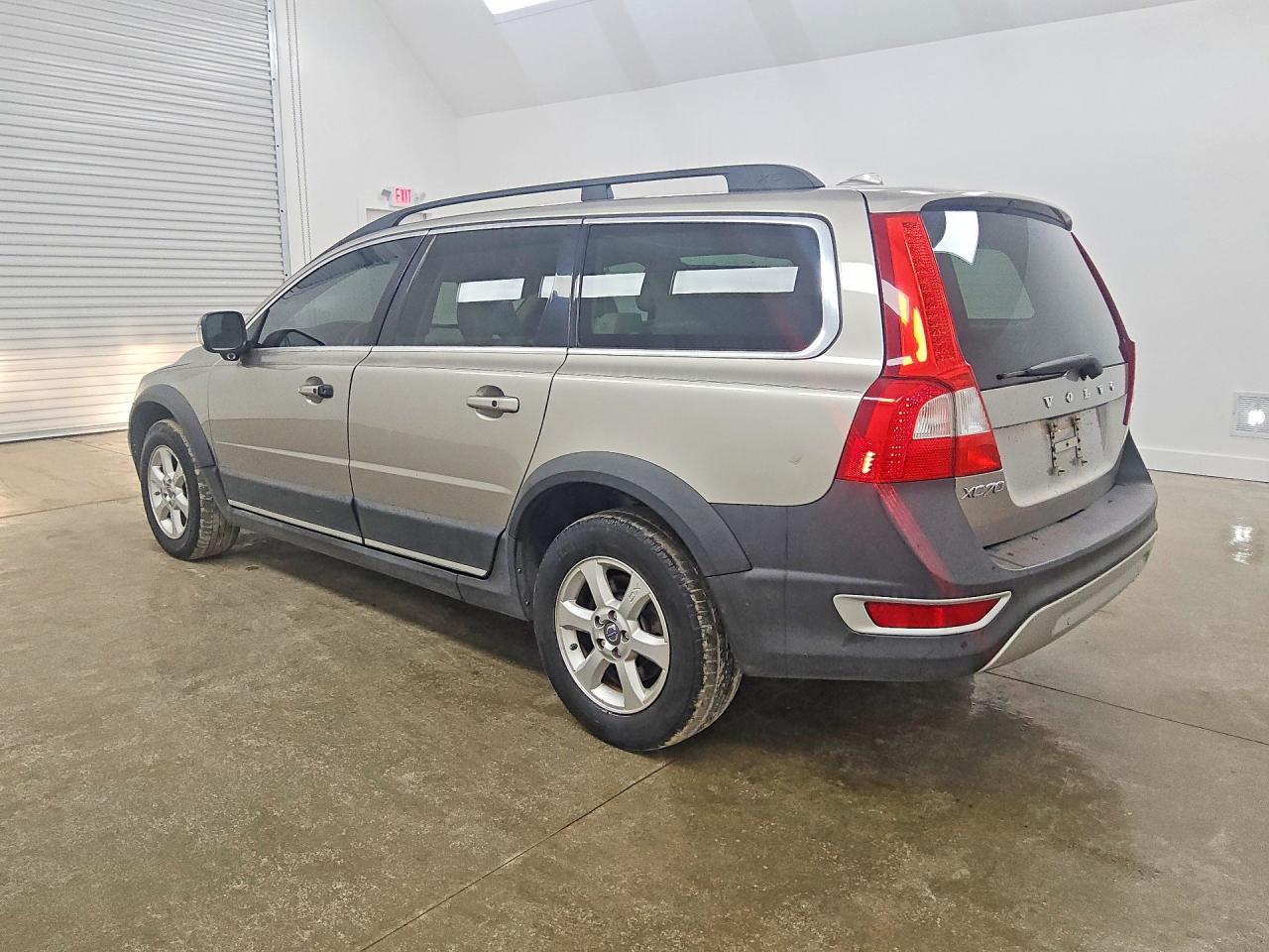 2011 Volvo Xc70 3.2 - Image 2
