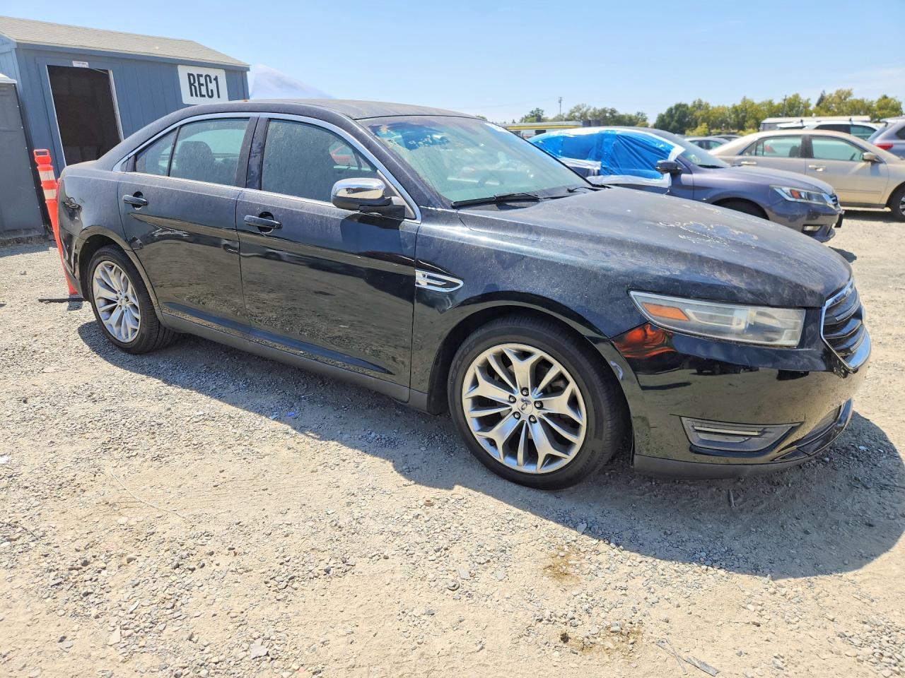 2014 Ford Taurus Limited - Image 4
