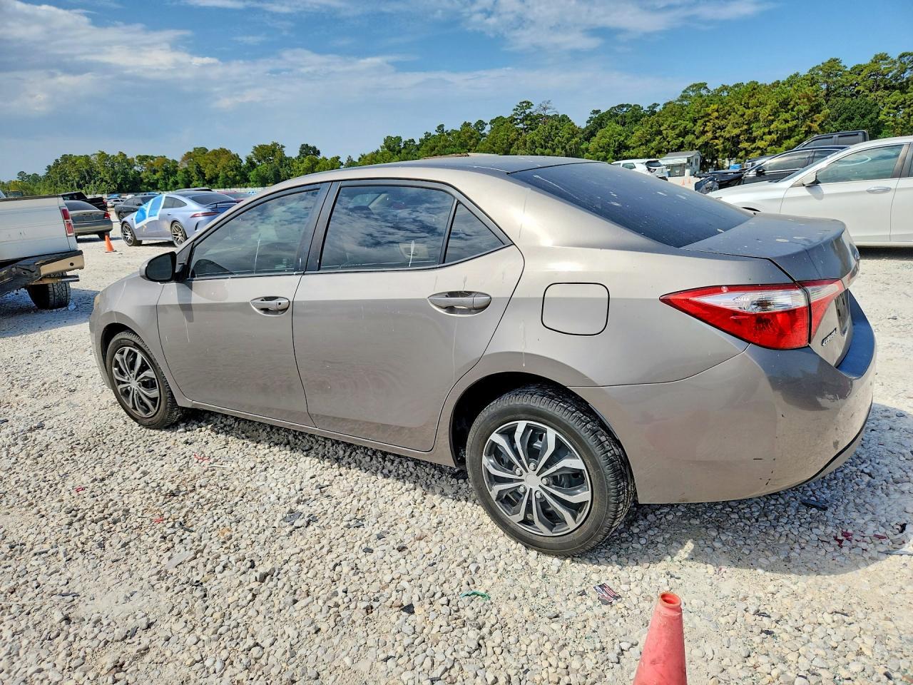 2016 Toyota Corolla Le - Image 2