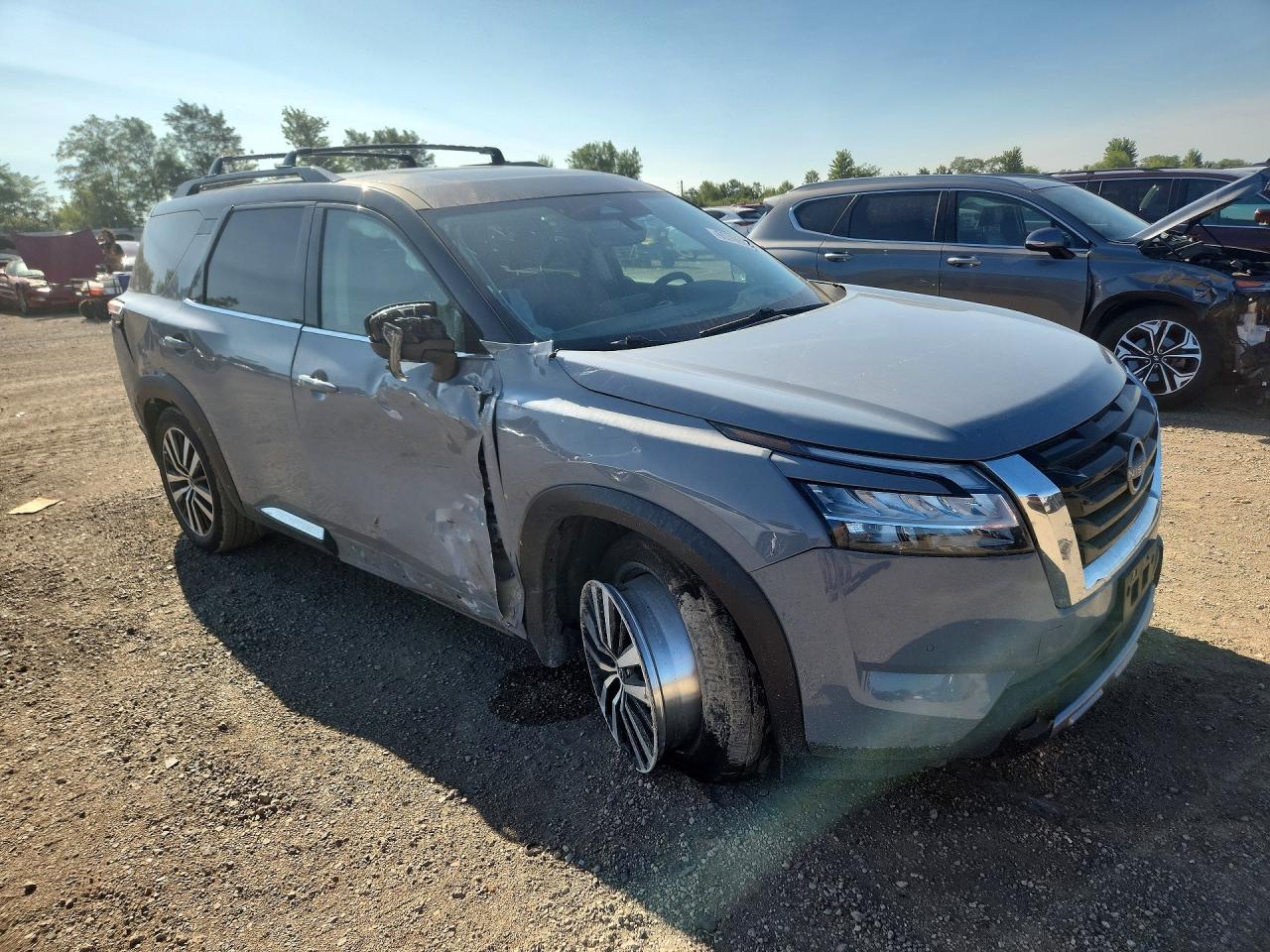2024 Nissan Pathfinder Platinum - Image 4