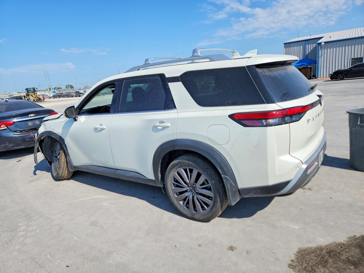 2024 Nissan Pathfinder Sl - Image 2