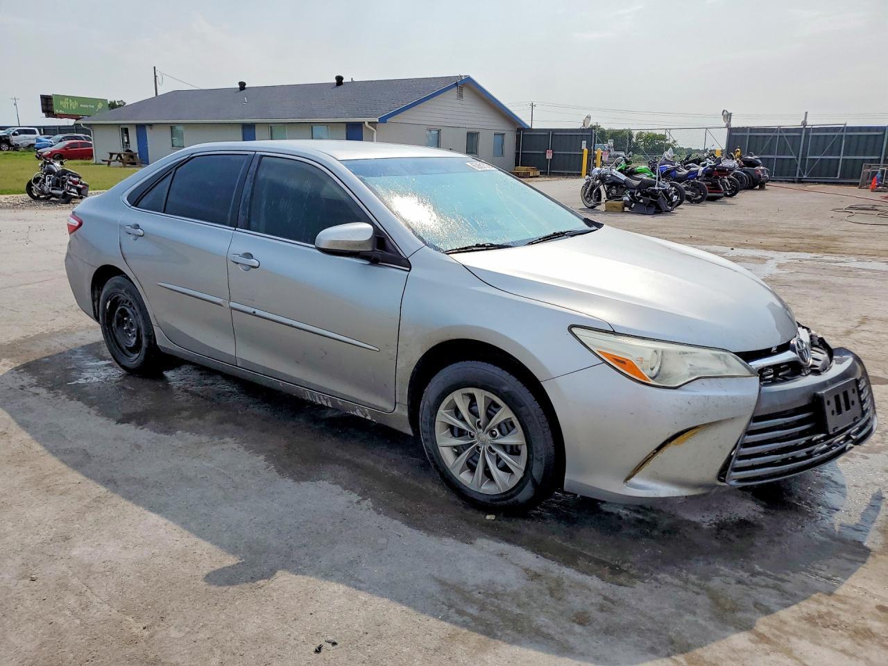 2015 Toyota Camry Le - Фото 4