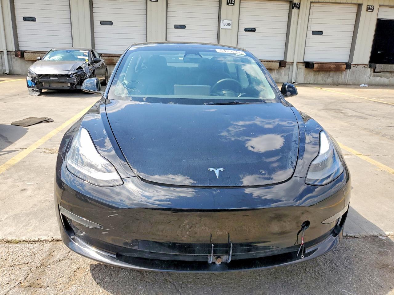 2023 Tesla Model 3 - Фото 5