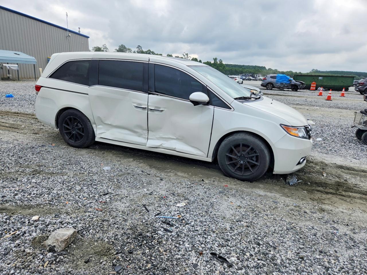 2016 Honda Odyssey Touring - Image 4