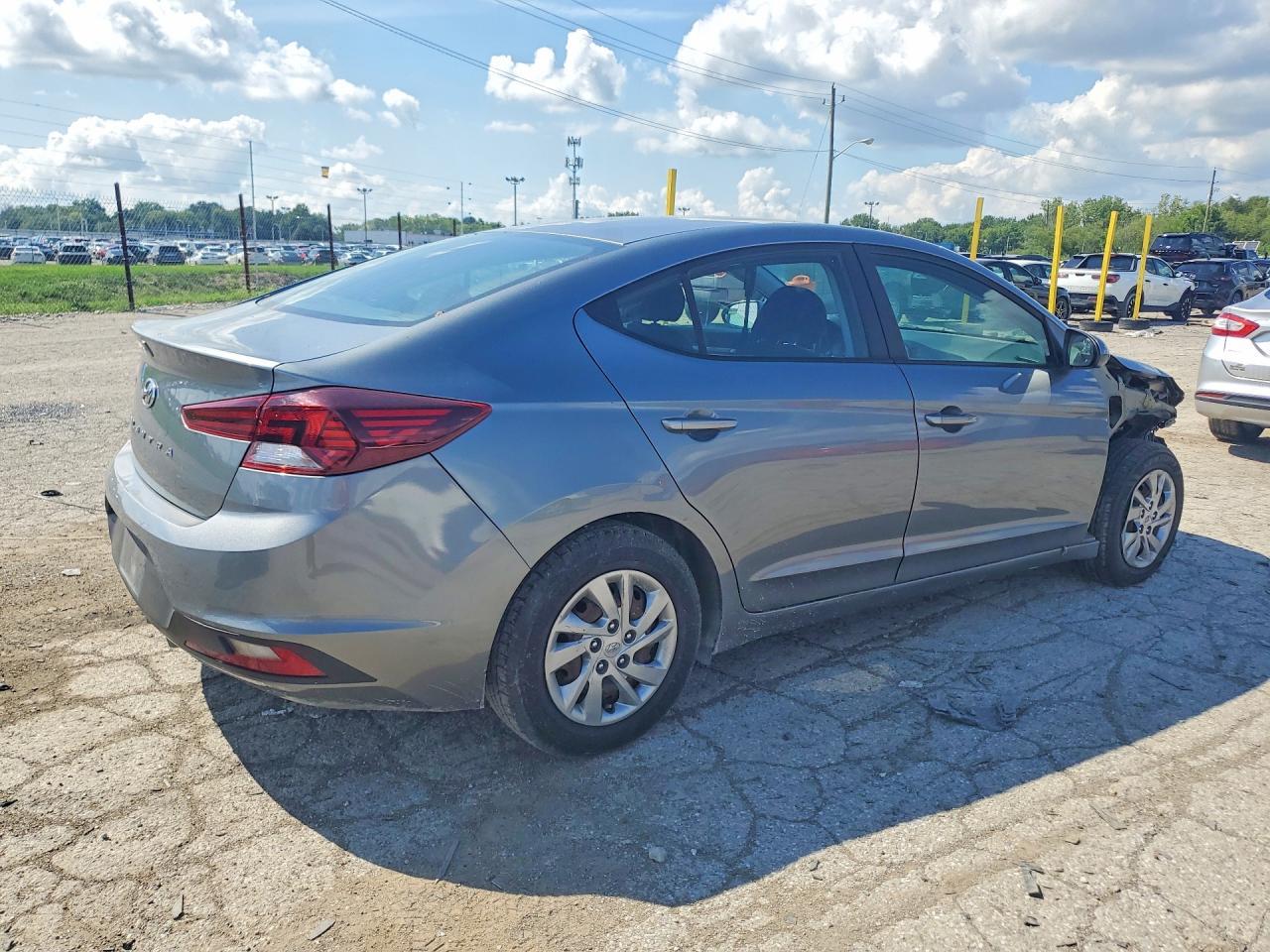 2019 Hyundai Elantra Se - Image 3
